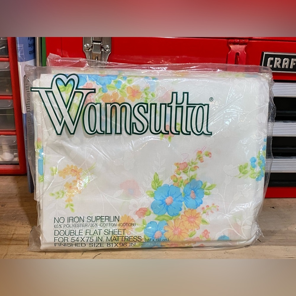 Set of 2 Vintage Wamsutta Ultracale Double Flat Sheet with a floral pattern